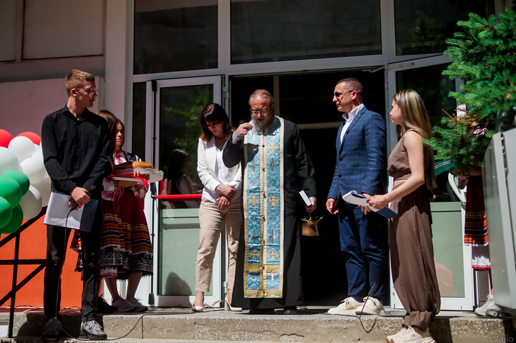 Откриване на обновен блок на общежитието към СУ „Ген. Владимир Стойчев“_4